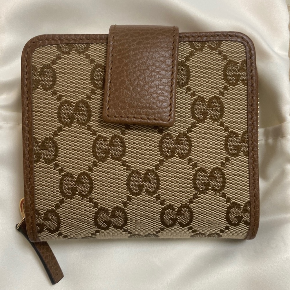 Authentic Gucci wallet